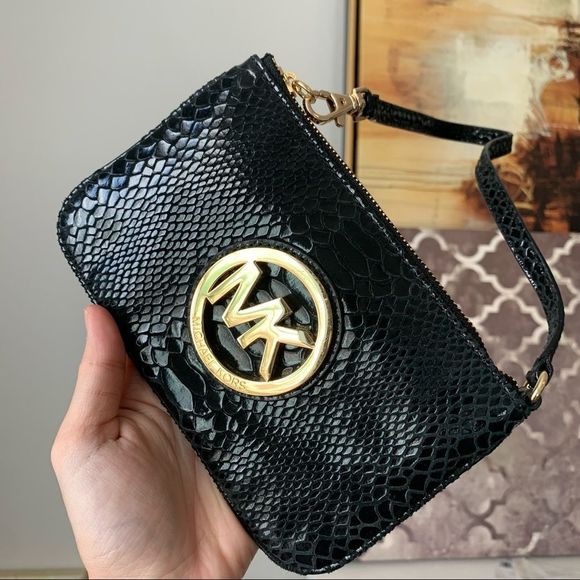 NWT Michael Kors Fulton Black Embossed Leather Wristlet, Black - Picture 1 of 4
